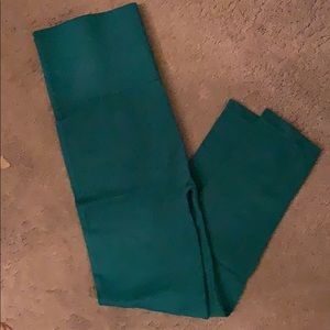 Tummy-Control High-Waist Capri Leggings Green